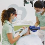 Dentist explaining composite vs amalgam fillings to a patient