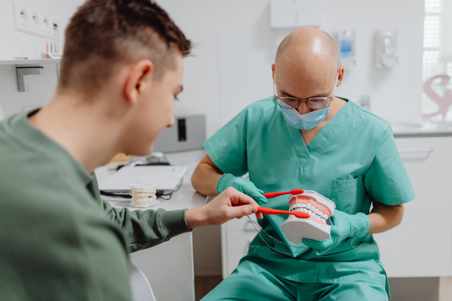 Family dentist advising a patient on how to choose a dentist
